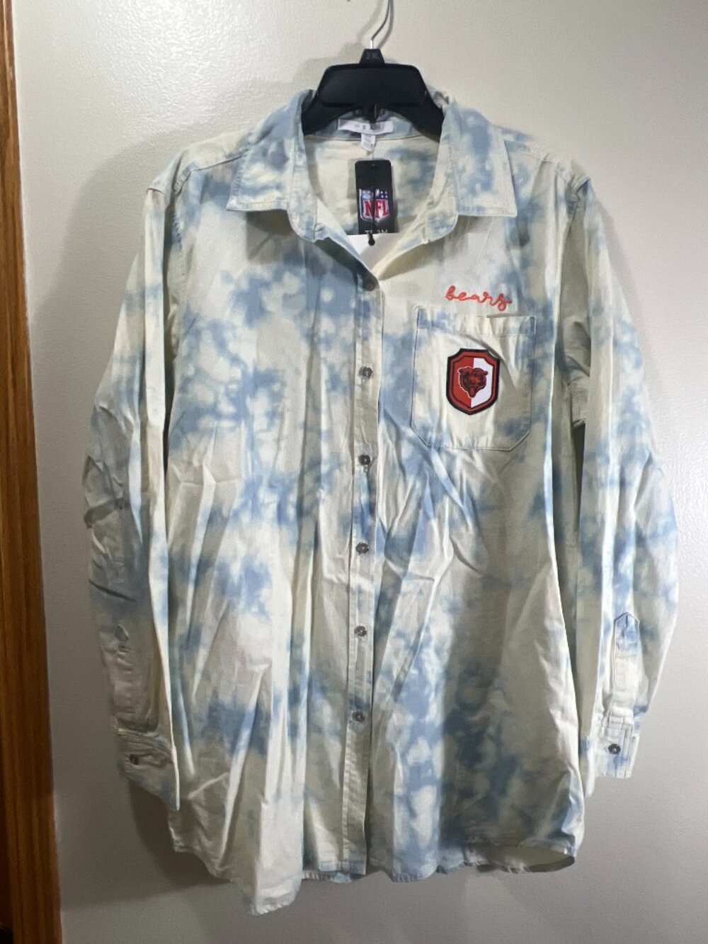 NWT Chicago Bears WEAR by Erin Andrews Oversized Tie-Dye Button-Up Denim Shirt